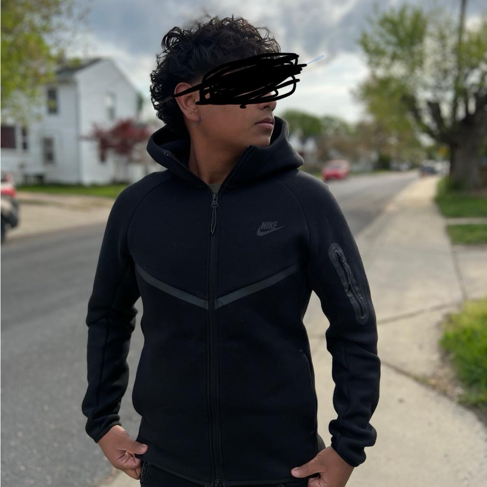 Nike black hoddie Tech